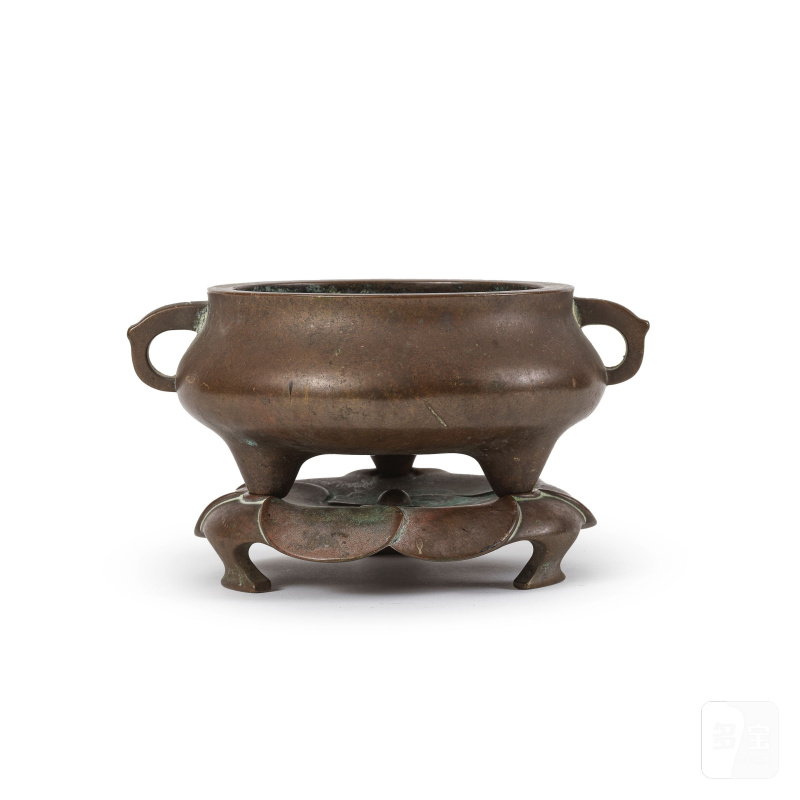 清 銅三足爐 | BRÛLE-PARFUM ET SON SOCLE TRIPODE EN BRONZE - 图8